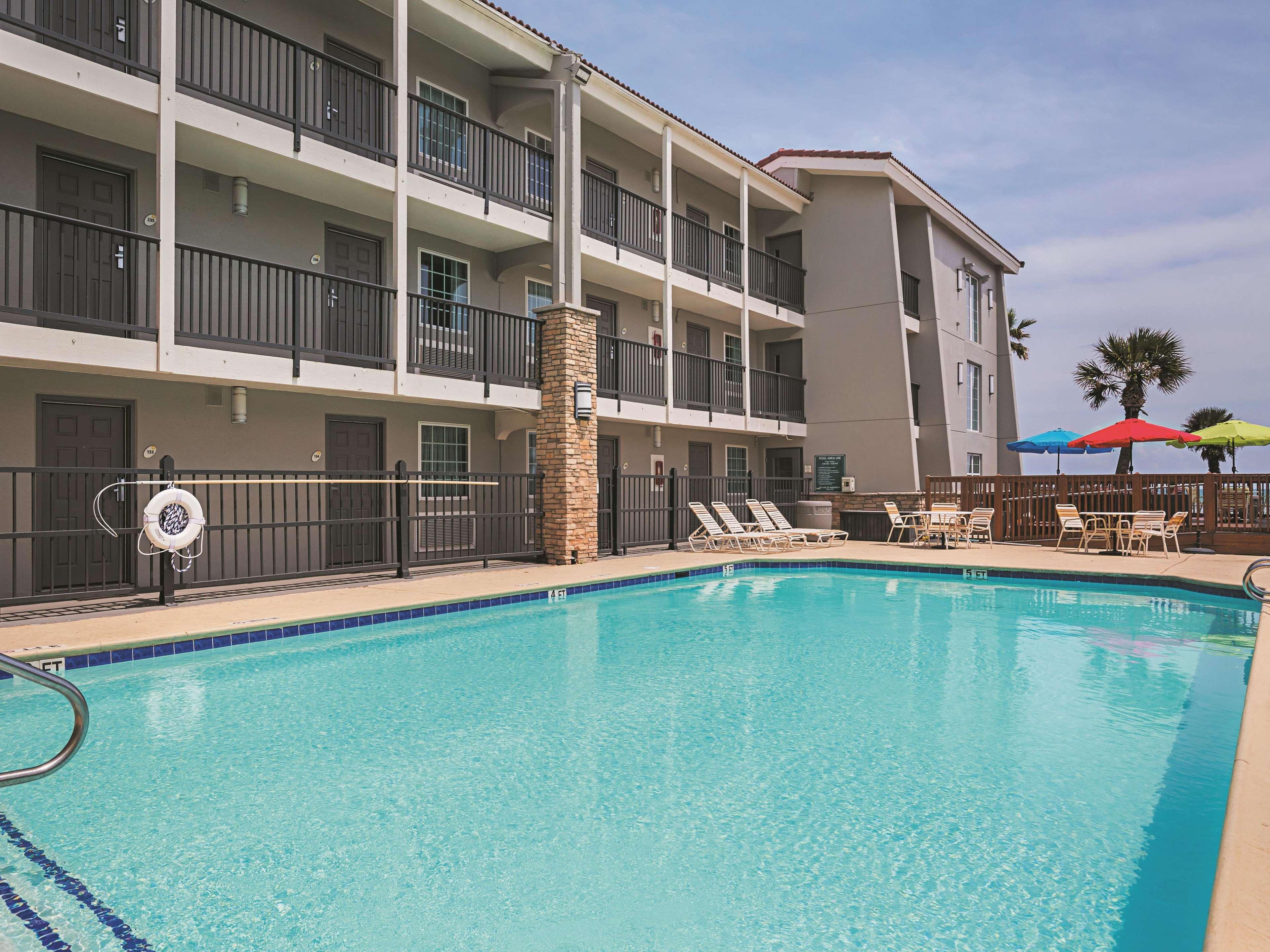 Wingate By Wyndham Galveston East Beach Hotel Exterior photo