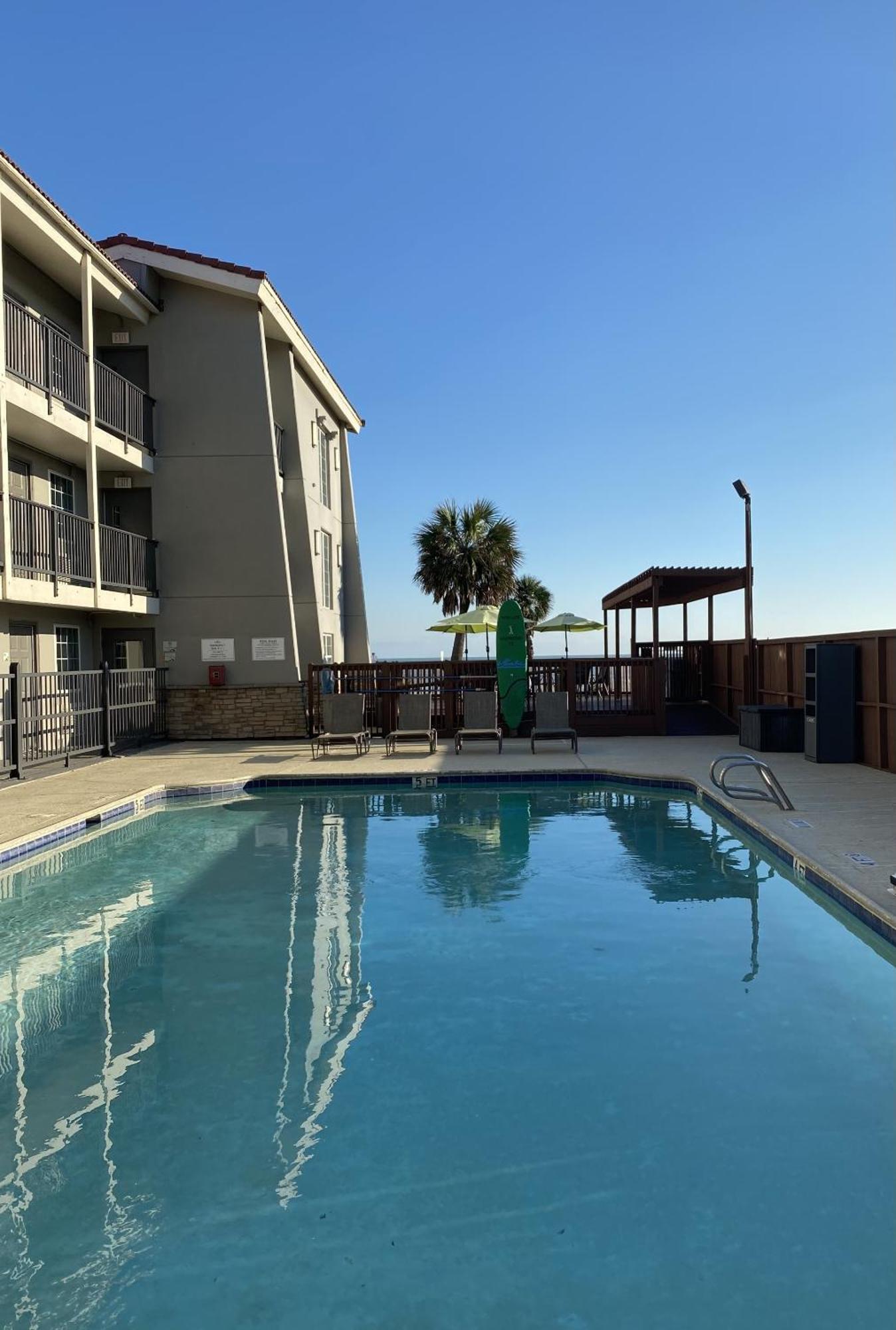 Wingate By Wyndham Galveston East Beach Hotel Exterior photo