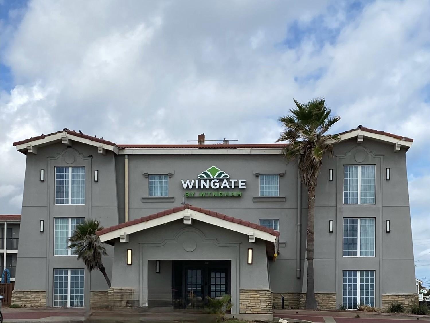 Wingate By Wyndham Galveston East Beach Hotel Exterior photo